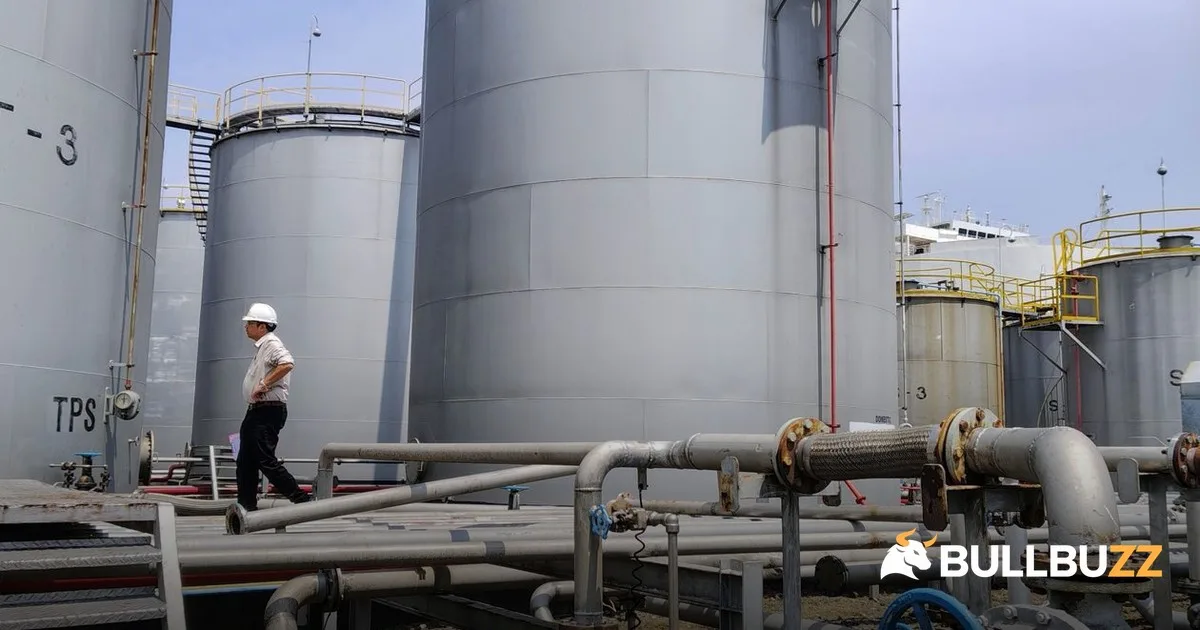 Oil storage tanks as G7 releases 100M barrels of diesel reserves with UK diesel topping £2 a litre