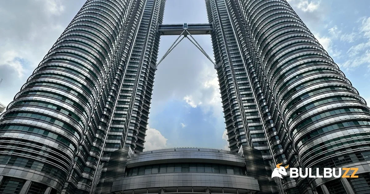 Petronas dividend forecast for 2027: Petronas Twin Towers in Kuala Lumpur