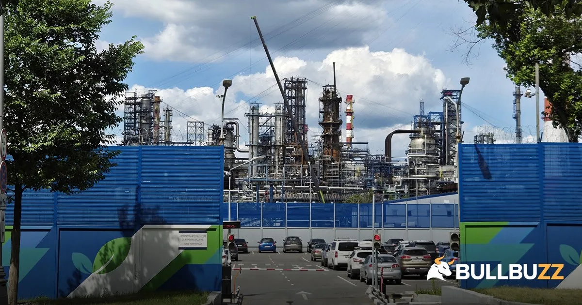 Oil falls on Trump energy-ceasefire claim; archival view of Moscow Oil Refinery