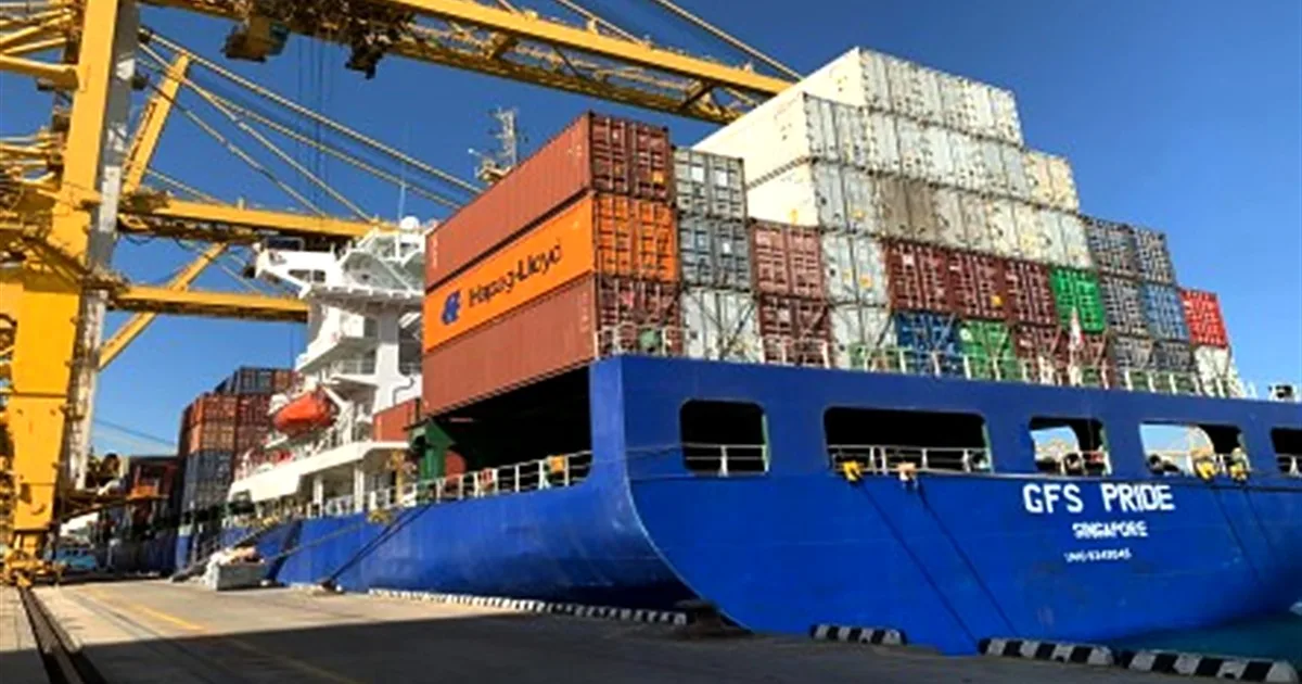 Singapore-registered container ship GFS Pride at port before the October 2026 Strait of Hormuz attack