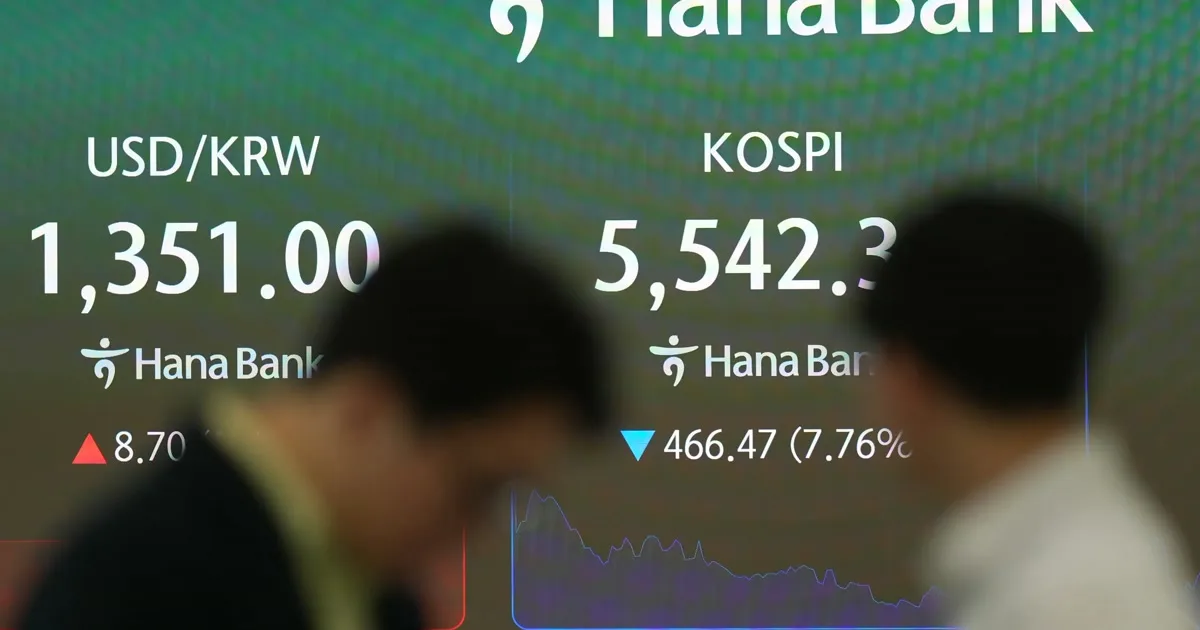 KOSPI plunges 7.6% as chip sell-off triggers trading halt