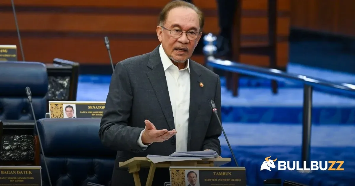 Anwar Ibrahim announcing the Interpol Red Notice for the Serba Dinamik founder in Parliament